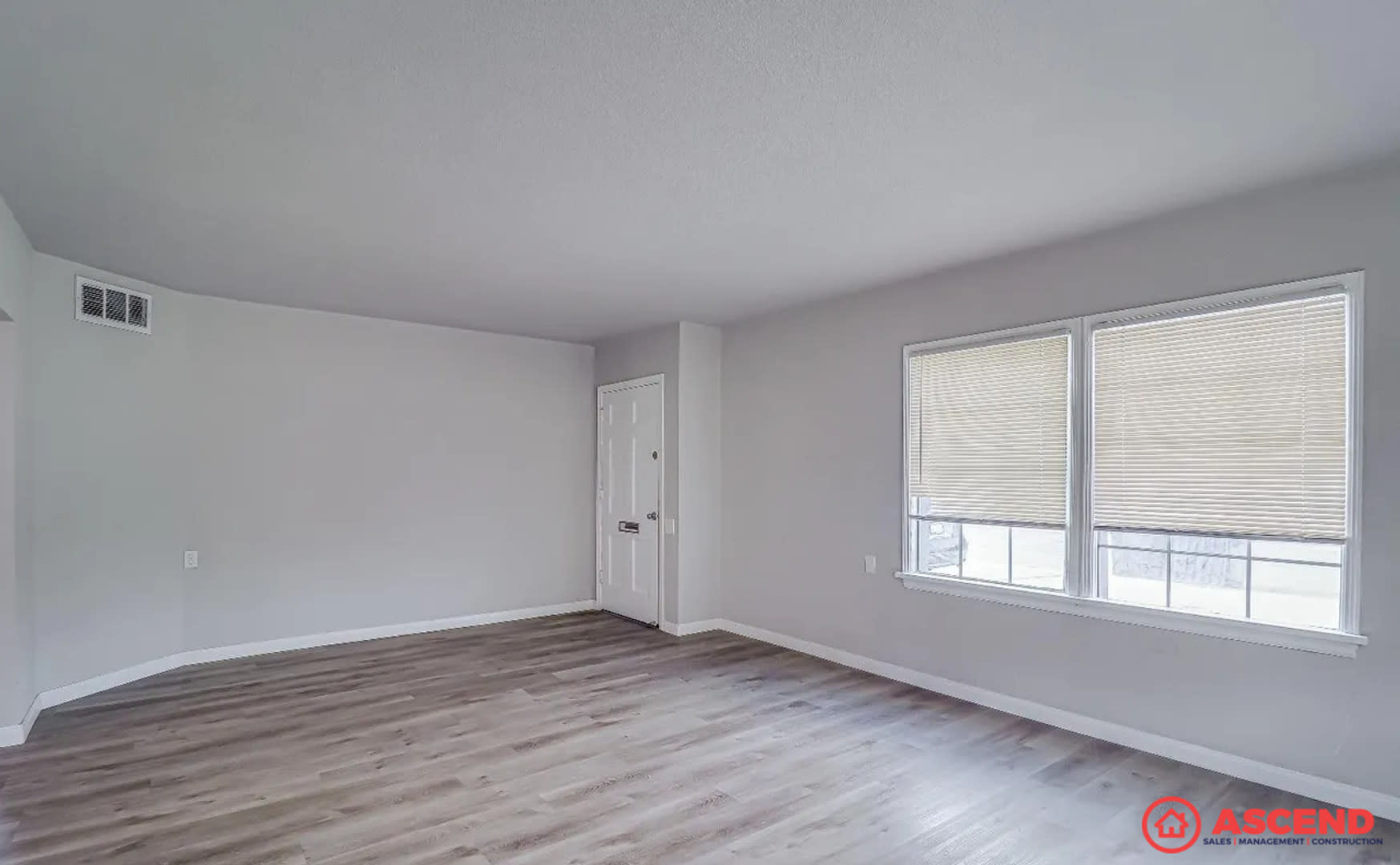 Spacious 3BD/1BA in Bakersfield – Water, Sewer & Trash Included! – photo 3