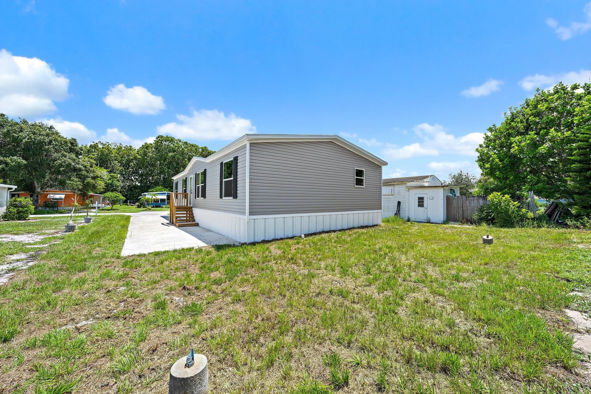 7480 SE EAGLE Avenue – photo 2