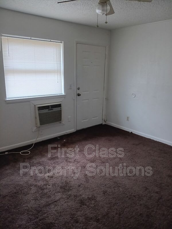 1731 NW 32nd St – photo 4