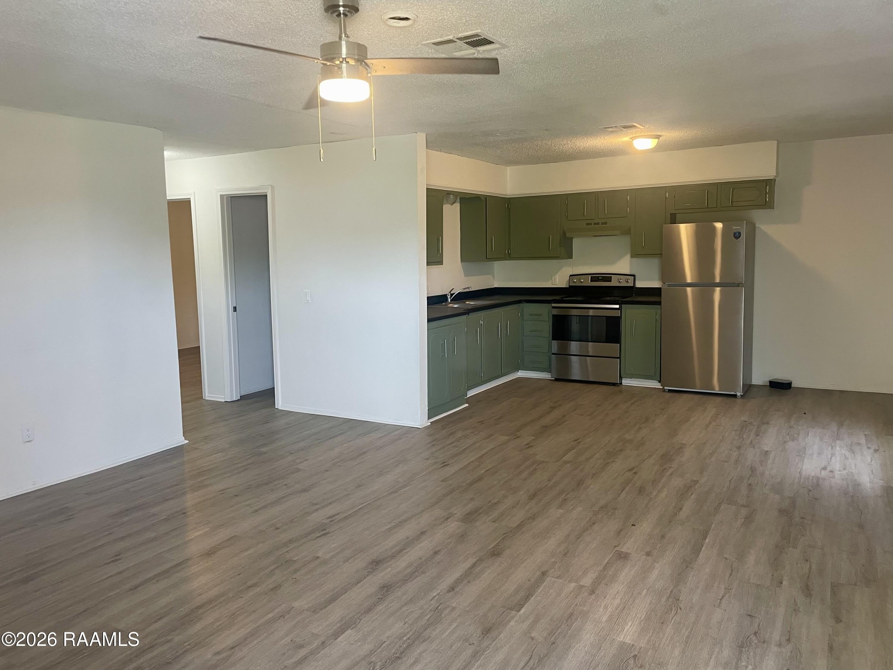 391 W Railroad – photo 2