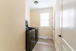1060 Governors Lane – photo 3