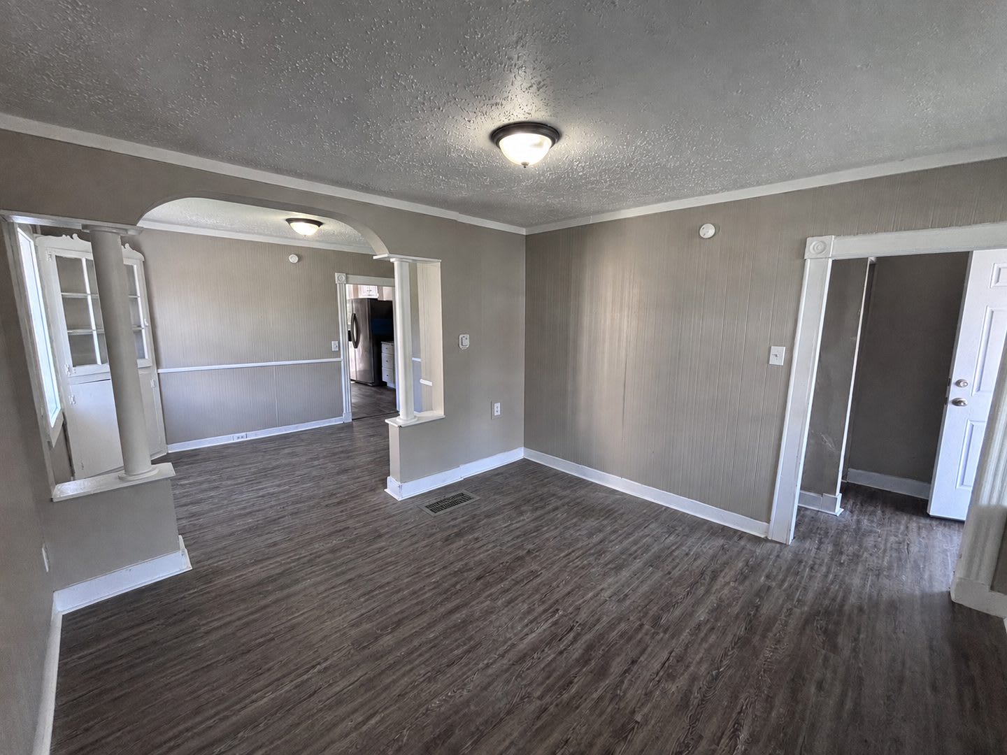 4 Bed/1.5 Bath Single Family Home Located in Albany! – photo 1