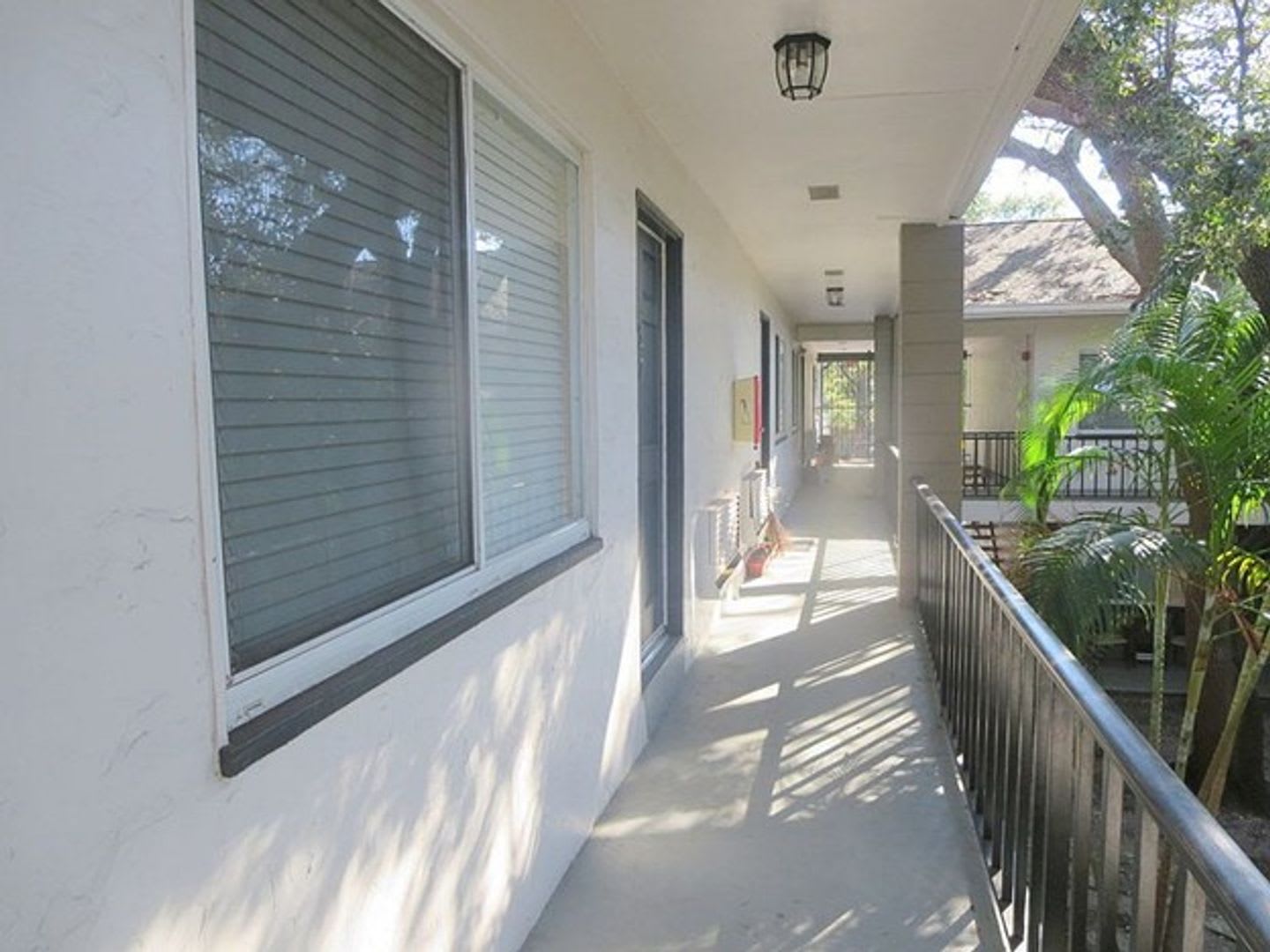 MOVE-IN SPECIAL! Stunning Renovated 1BR in the Heart of South Tampa – photo 2