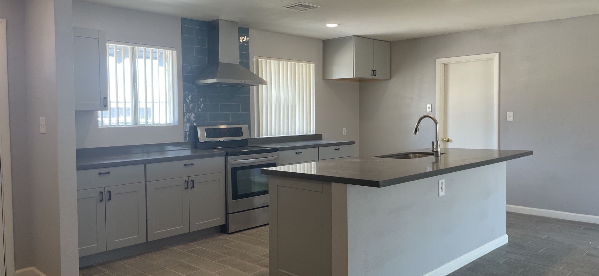 Updated 3 Bed 2 Bath Single Family Home In A Convenient Scottsdale Location – photo 4