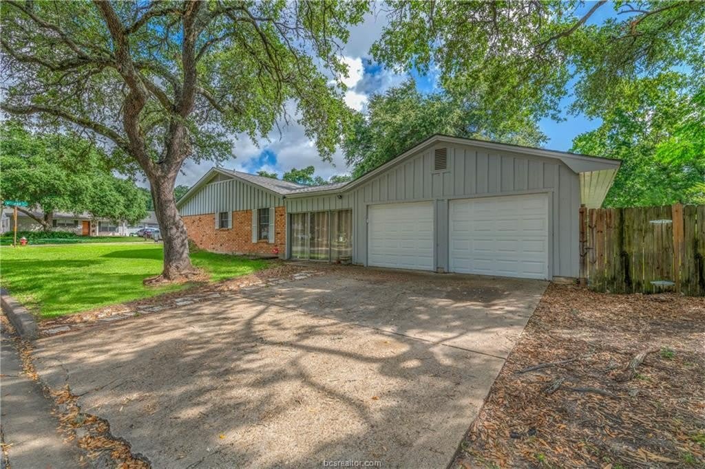 1400 Village Drive – photo 4