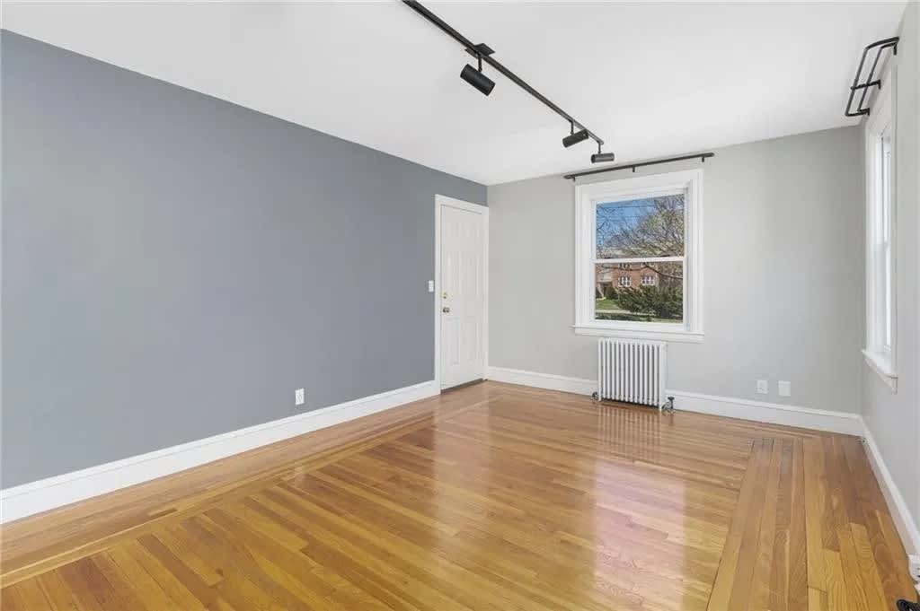 11 North Ave – photo 1