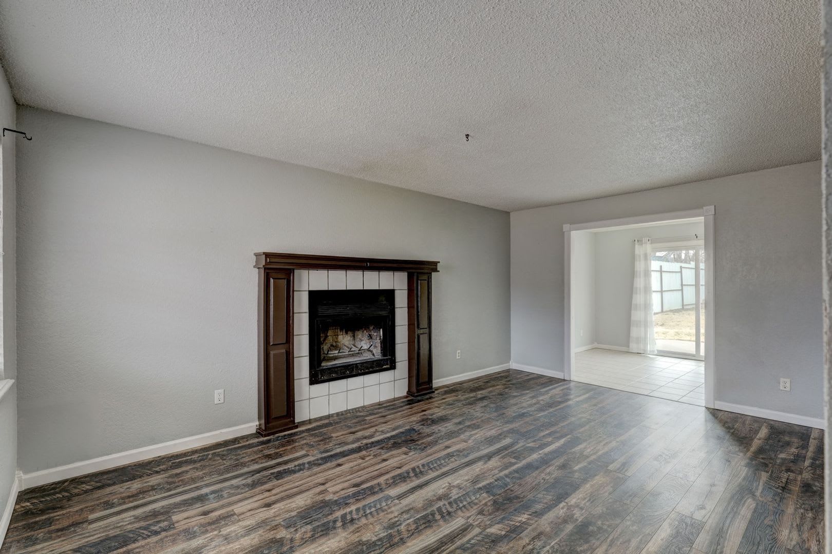 4 bed, 2 bath house in mustang schools – photo 2