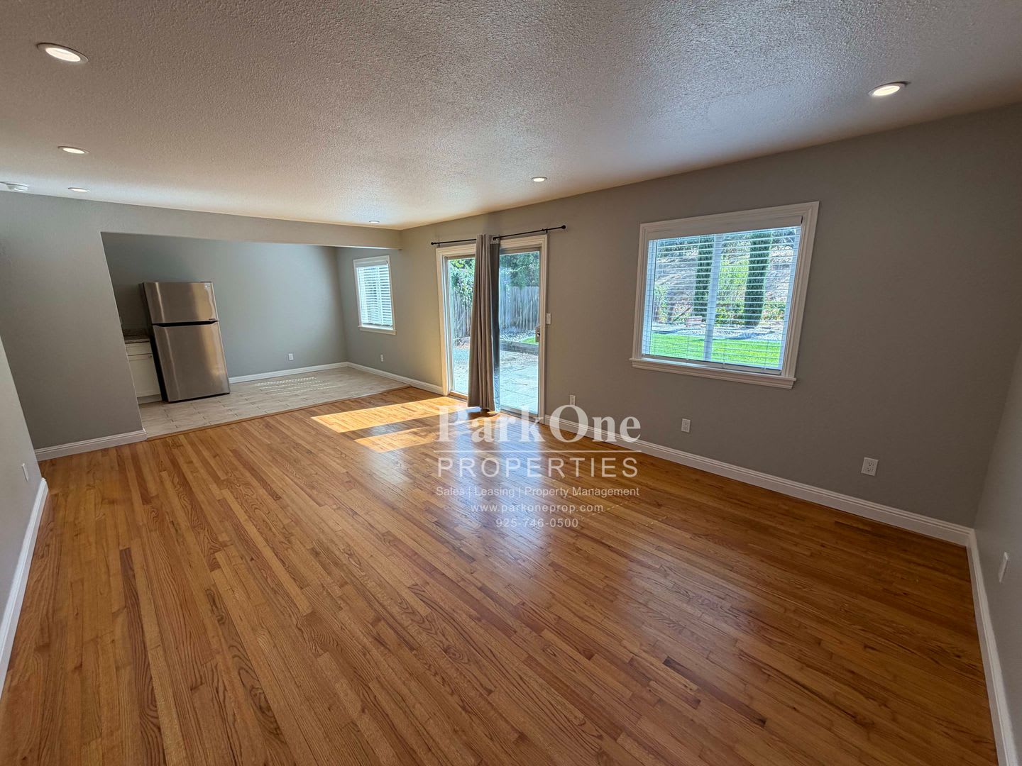 4 Bedroom 2 Bath House with Large Backyard and Spacious Outdoor Shed – photo 2