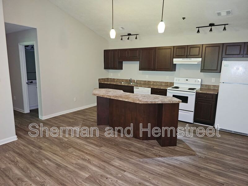 3400 London Court, Apt 203 – photo 2