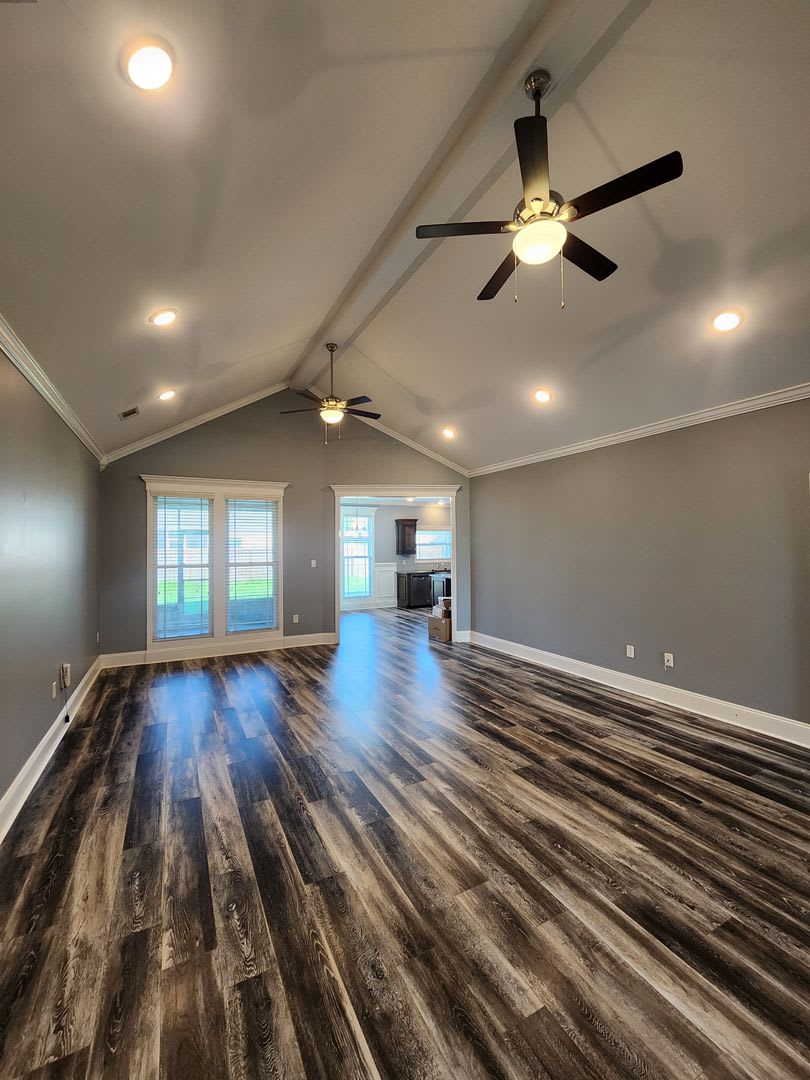 Modern 4Br Home With Screened Porch Granite Kitchen Fenced Backyard – photo 2