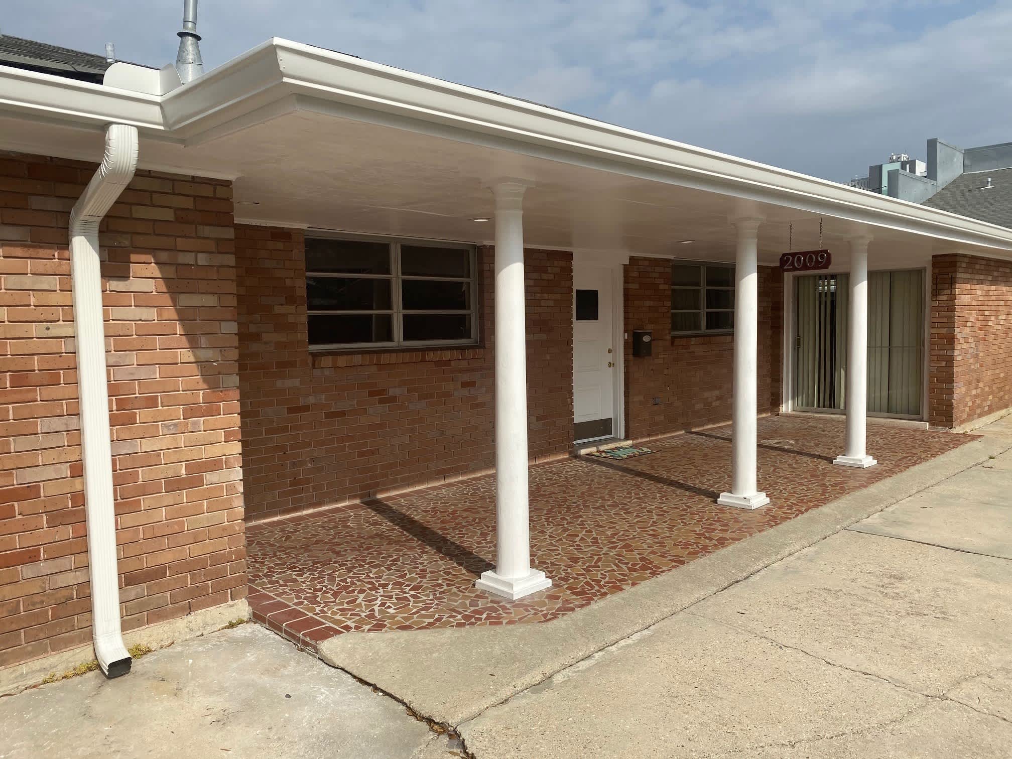 2009 Athania Pkwy – photo 1