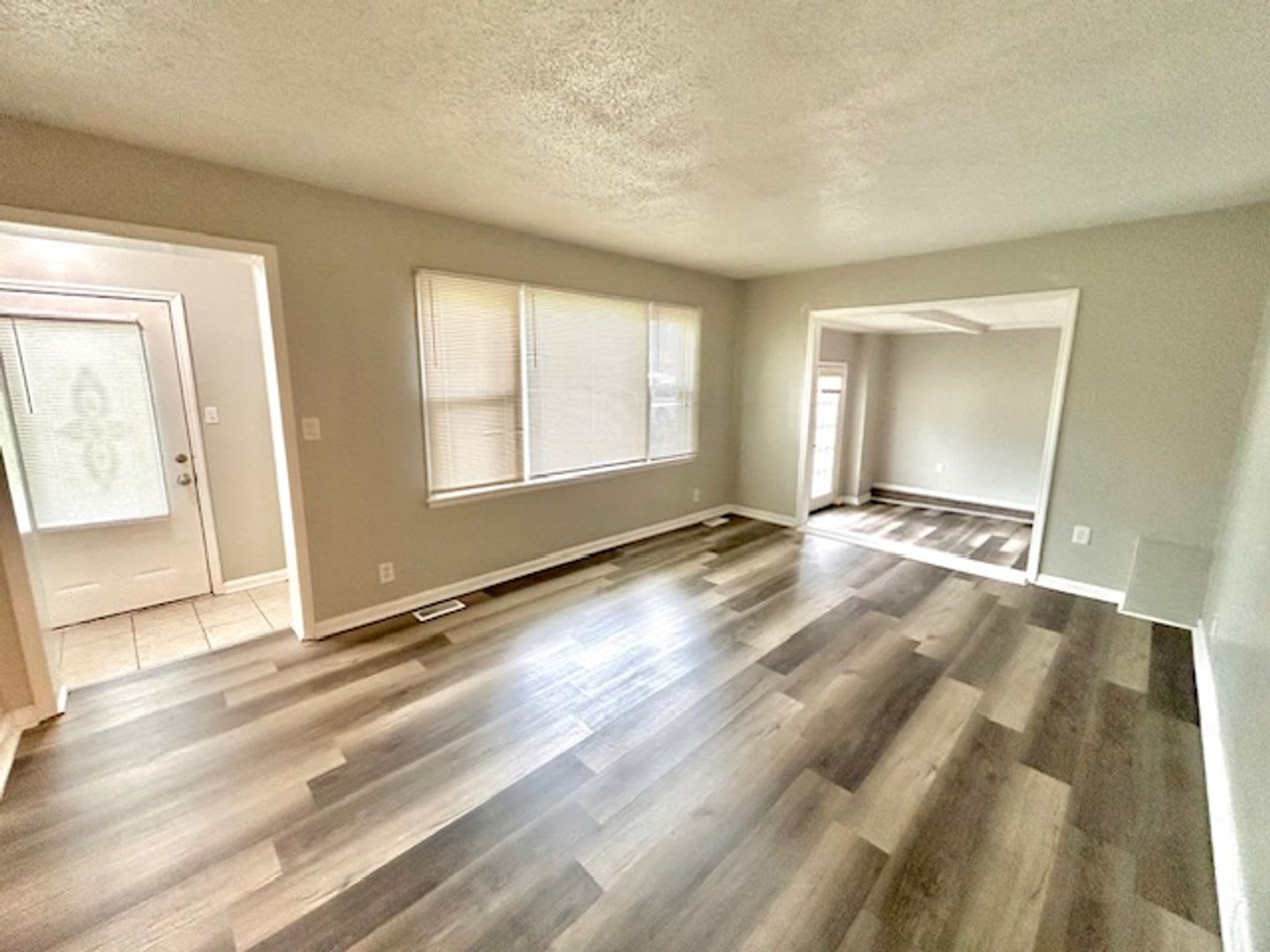 Lovely 3 Bedroom 1 5 Bath With Bonus Room Available Now 1350 With A One Year Commitment And The 12Th Month Free – photo 3