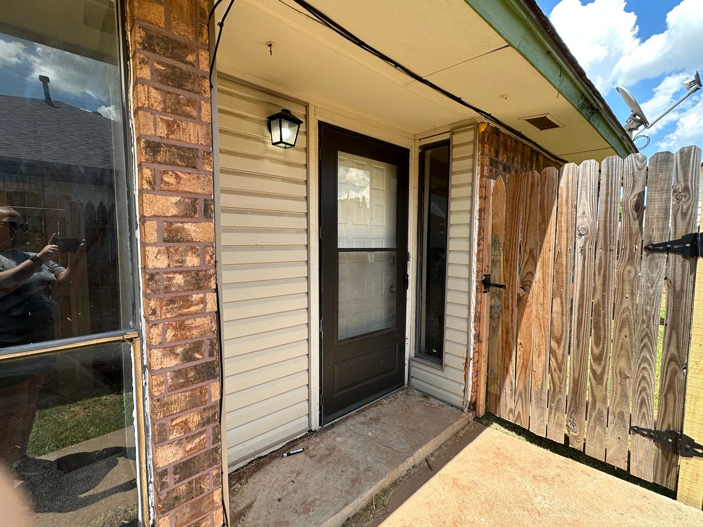 2 Bedroom 2 Bathroom 1 Car Garage (Council & SW 44th St) – photo 2