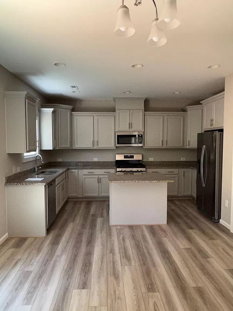 Room In 5 Bedroom Home At Tawny View Ln – photo 2