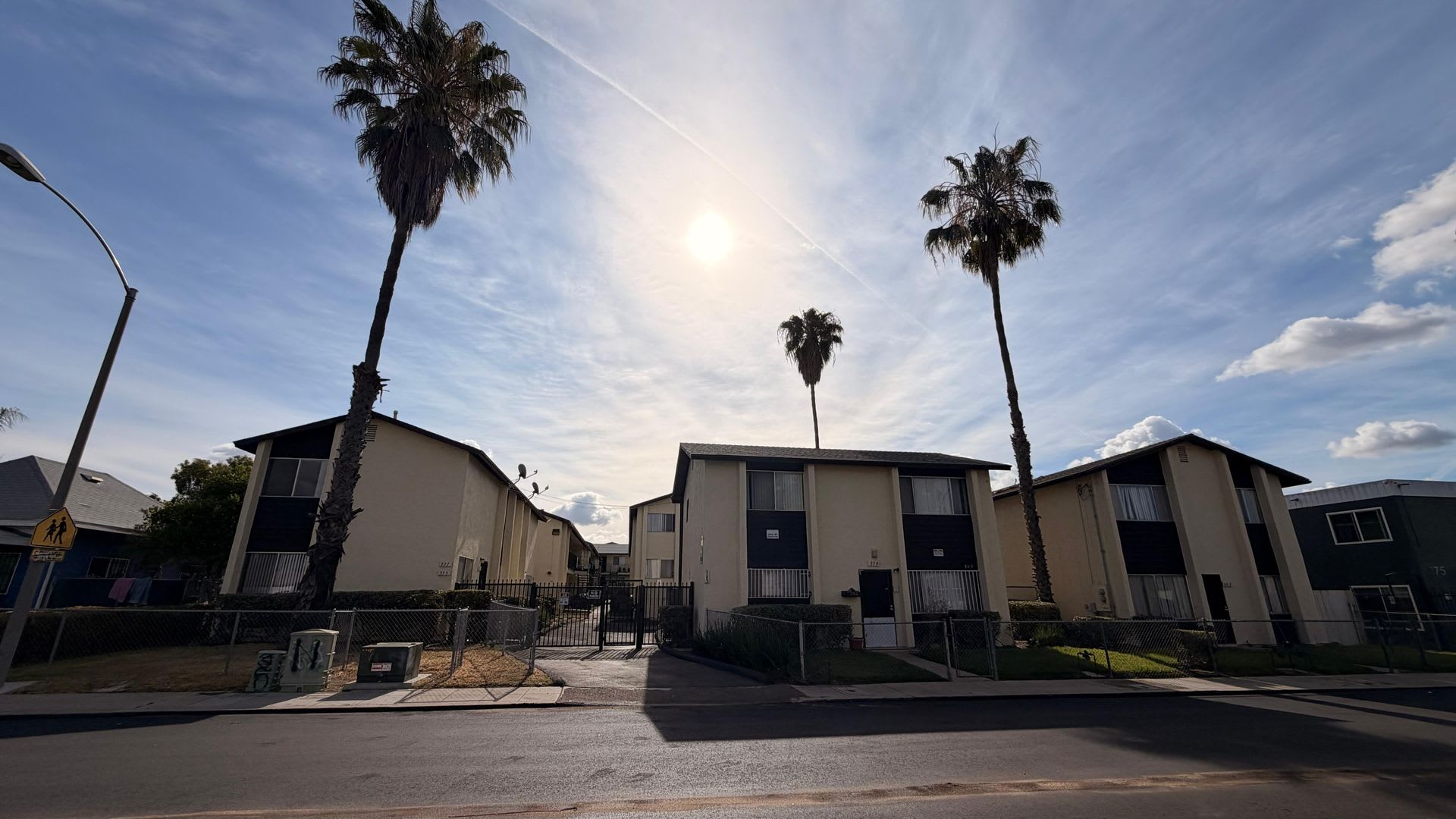 Beautiful Newly Large Renovated Townhouse Units 3BED/2BA. ONE MONTH FREE!!! – photo 2