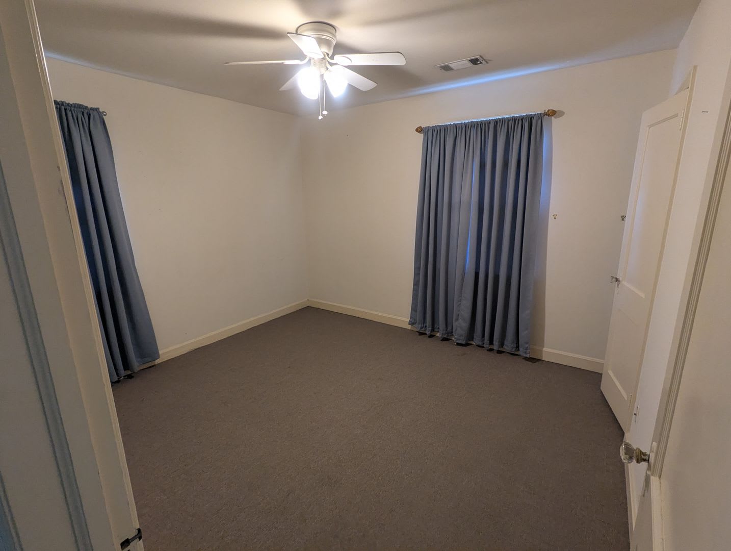 2 Bedroom 1 Bath Near Campus Available Now – photo 2