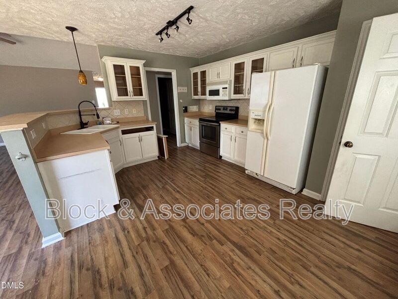 337 Americana Dr – photo 3