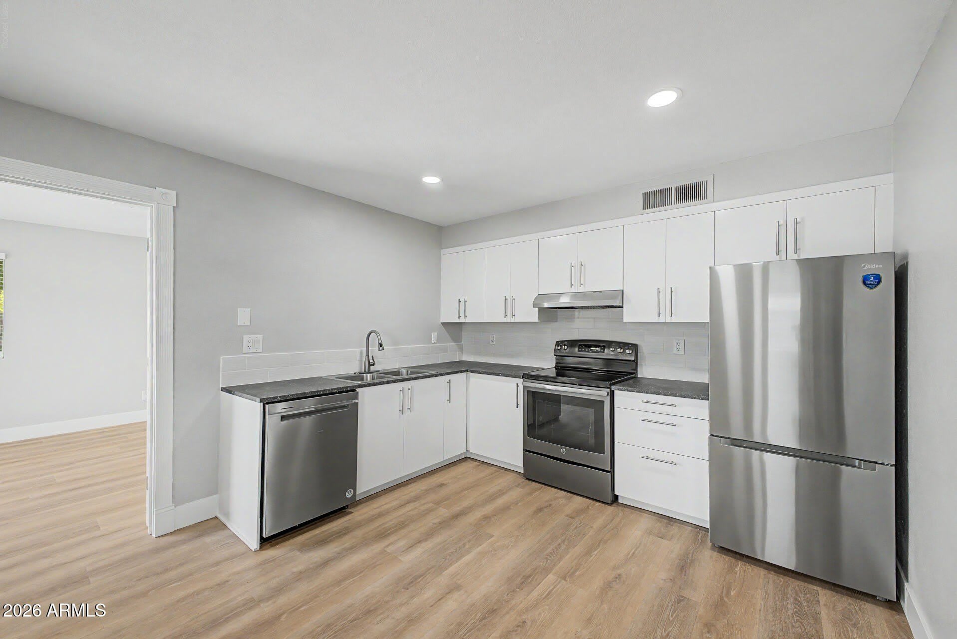 2340 E Isabella Avenue – photo 3