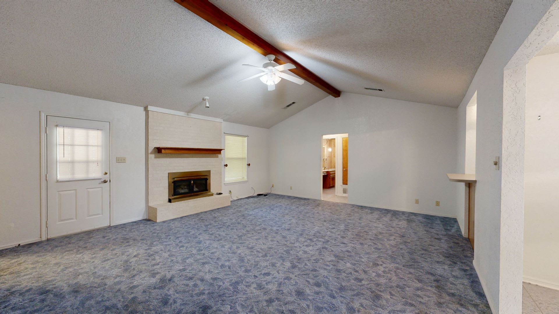 2 Weeks Free 1 595 For A 3 Bedroom Vintage Charmer In Harker Heights – photo 4