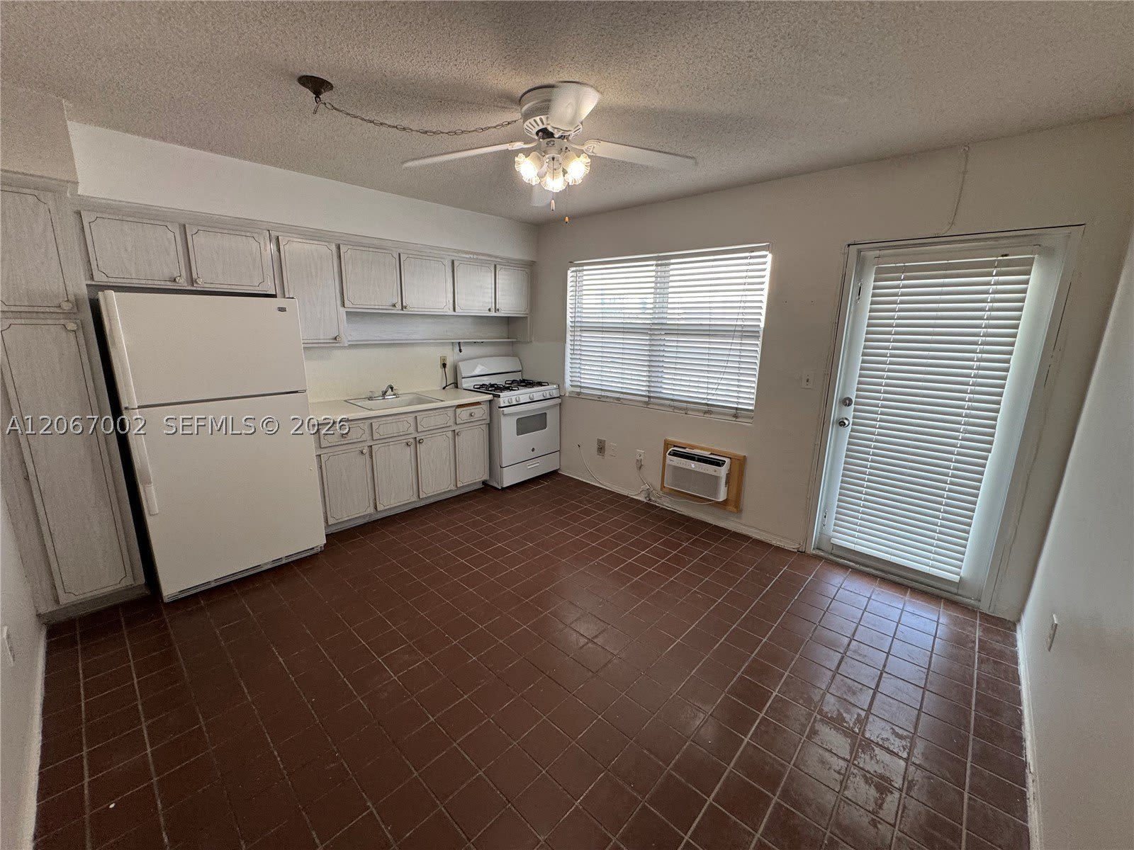 524 Washington Ave – photo 4