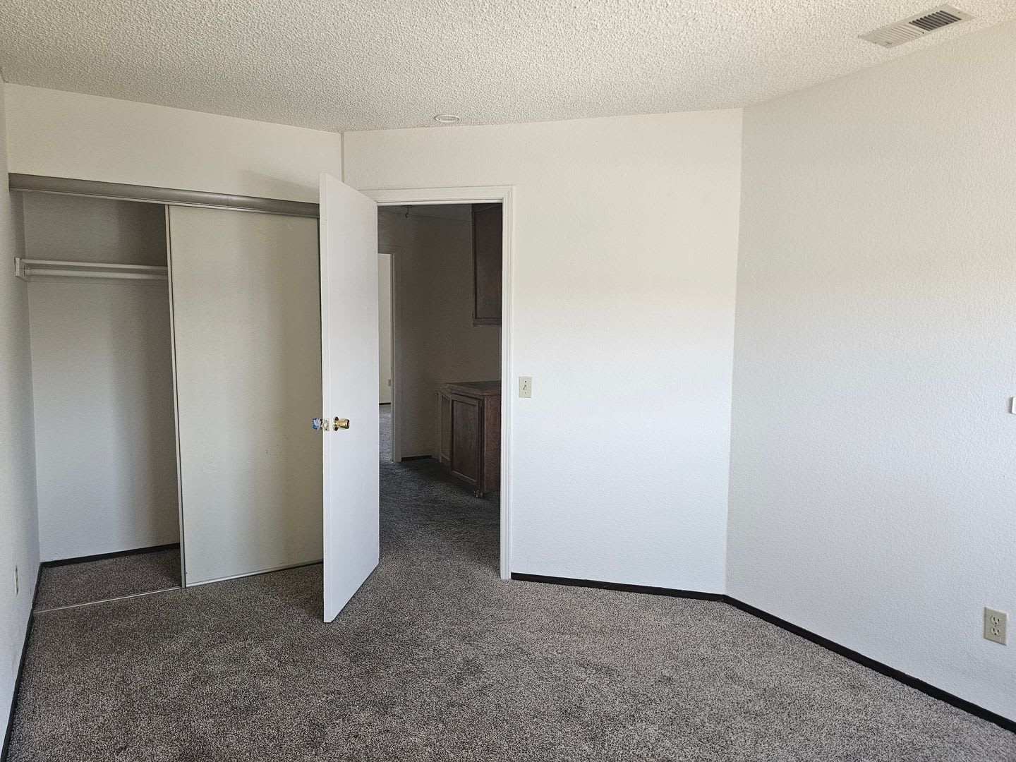 Traditional 3 bedroom 2 bath home in quiet area – photo 2