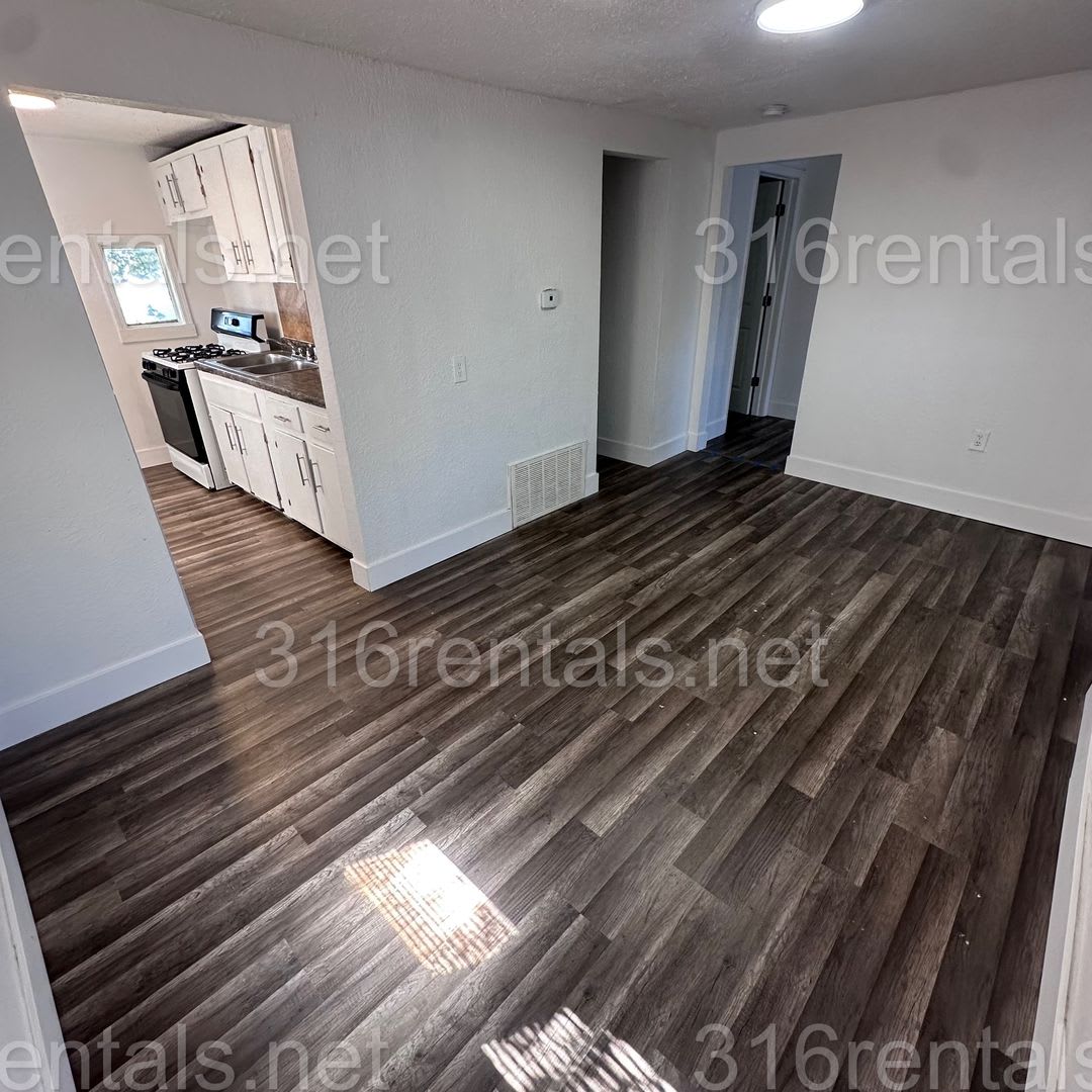 875 2 Bed 1 Bath Single Family Home – photo 3