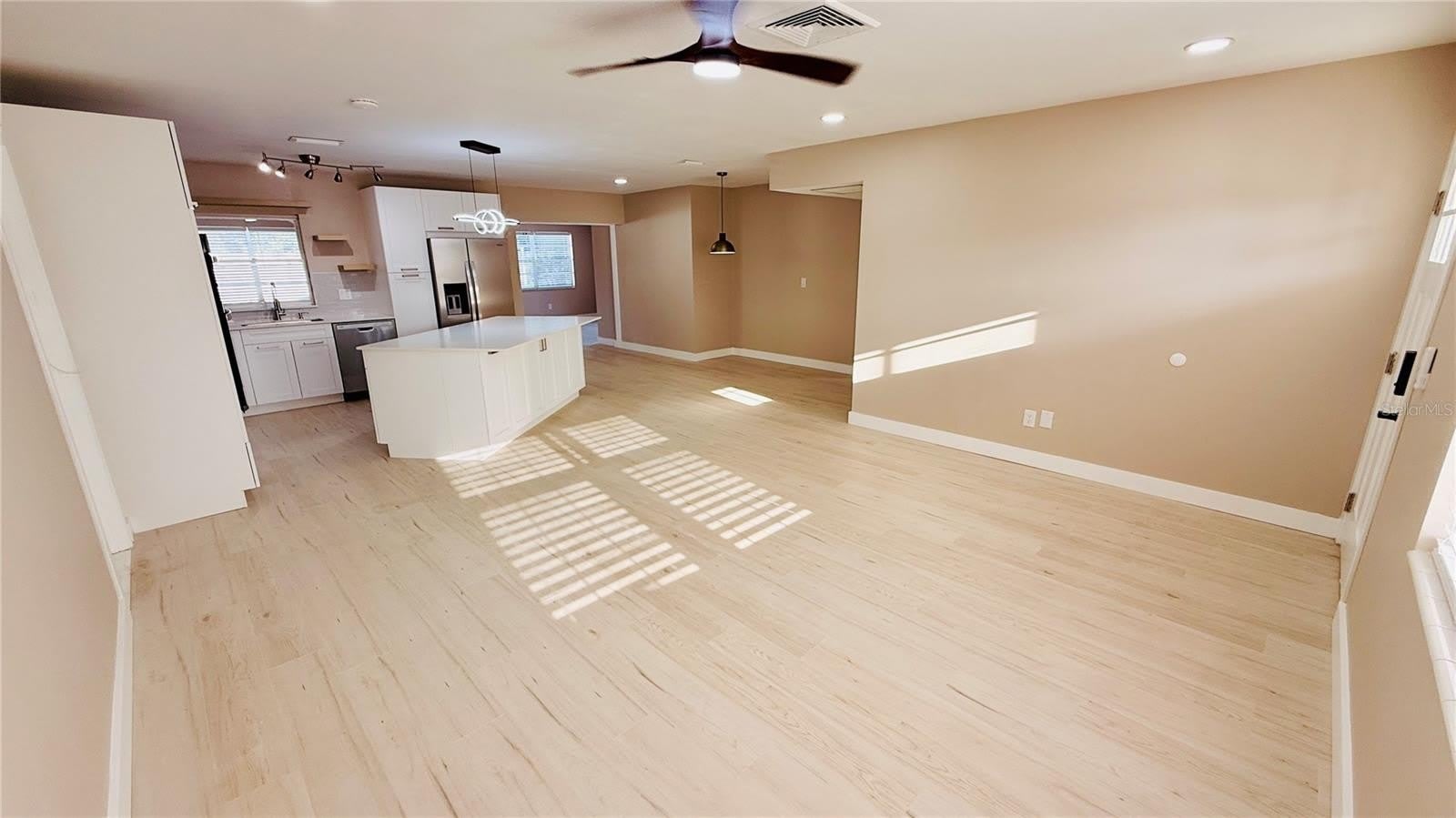 6409 ROSEWOOD Drive – photo 4