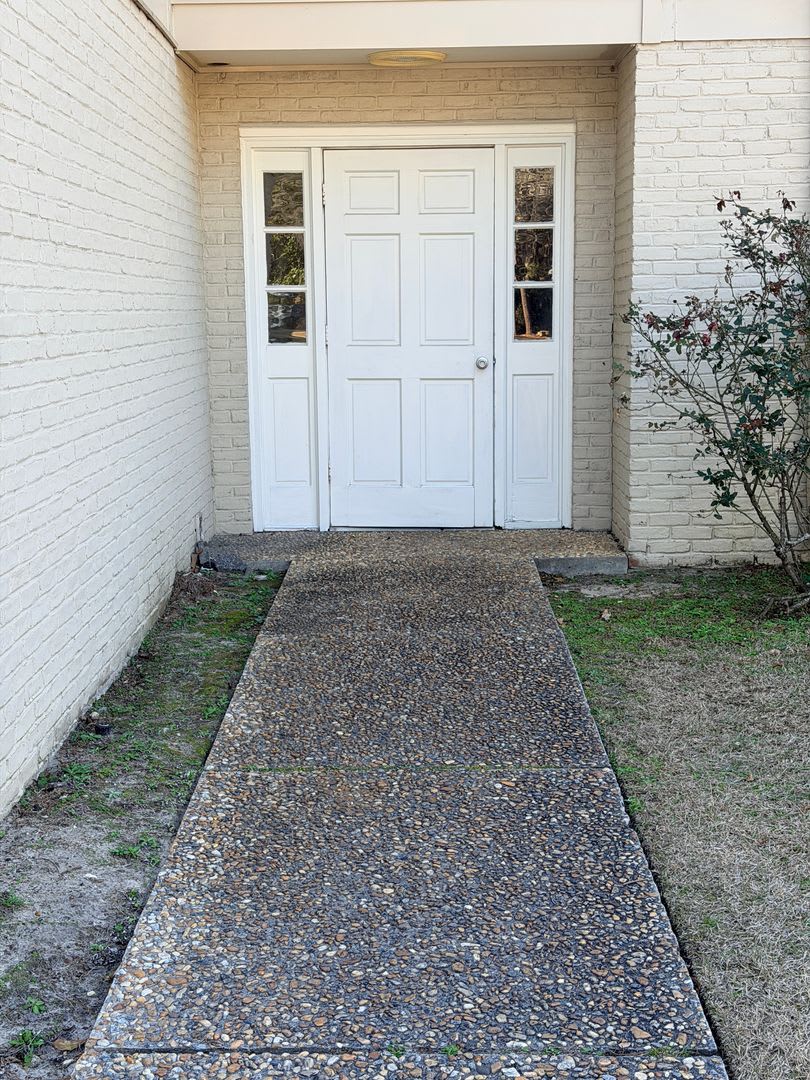 SIGN TODAY HALF OFF YOUR SECOND MONTH'S RENT 2 Bedroom 2 Bath Apartment Minutes from VSU – photo 2