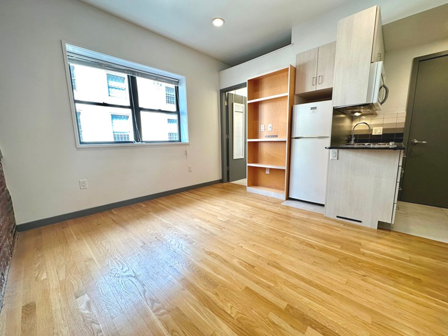 Stylish Beacon Hill Studio With Ac On Site Laundry – photo 5
