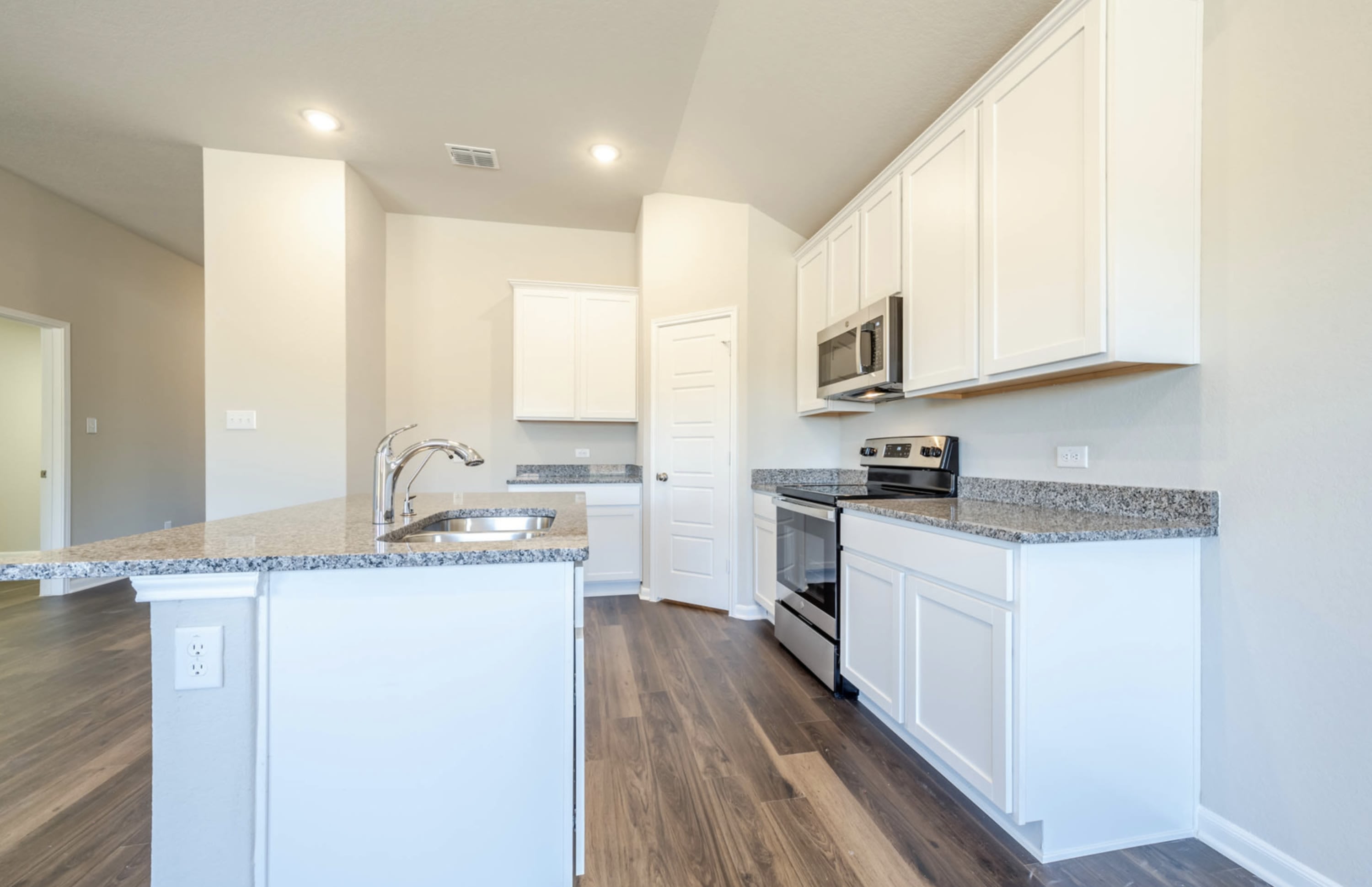 7106 Emerald Valley – photo 4