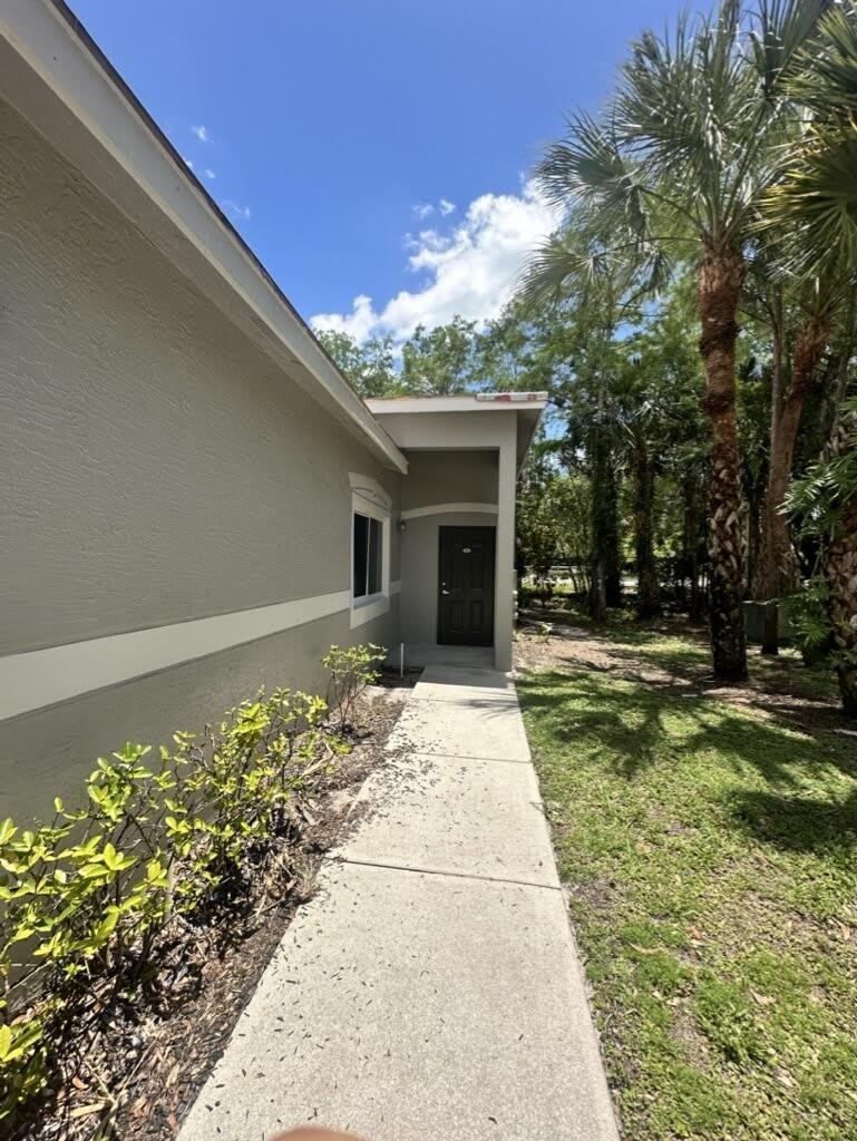 220 Crestwood Circle – photo 2