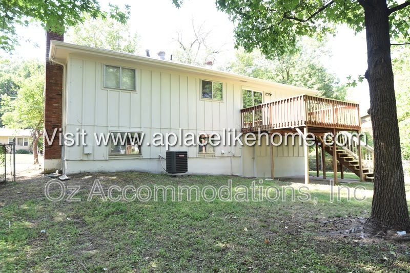 5521 Perry Lane – photo 3