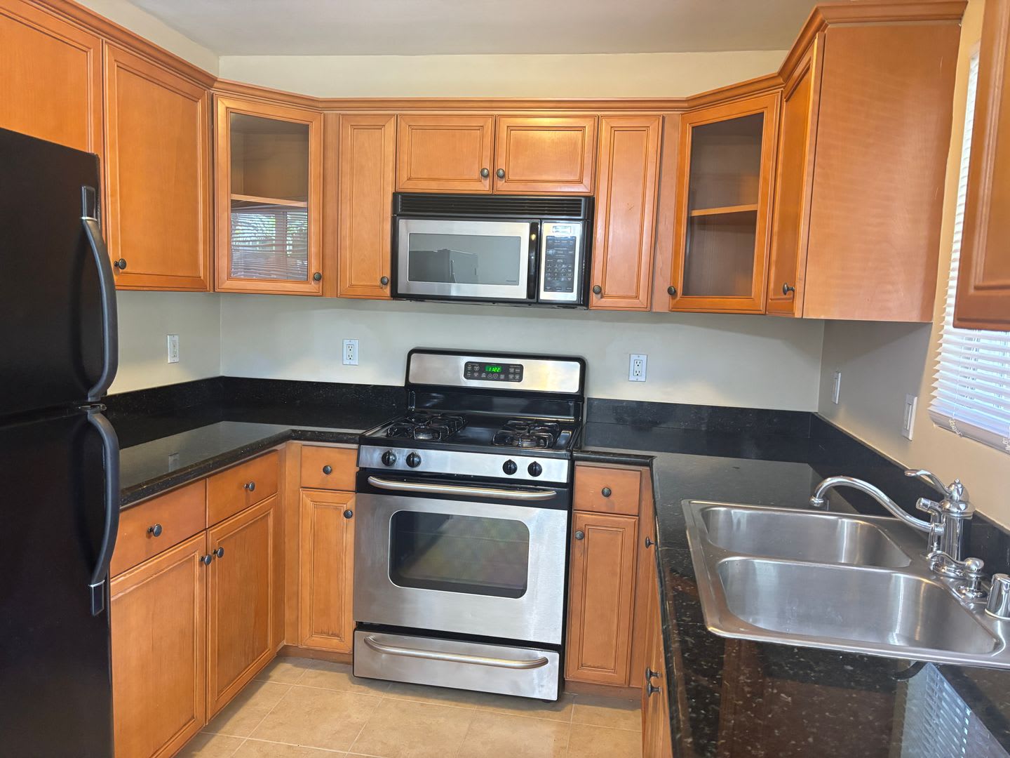 Adorable Condo Ready For Move In – photo 3