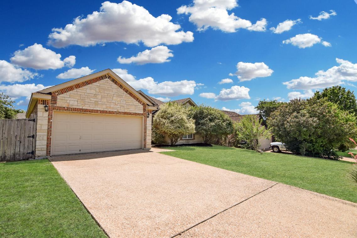 1013 Canyon Ridge Dr – photo 2