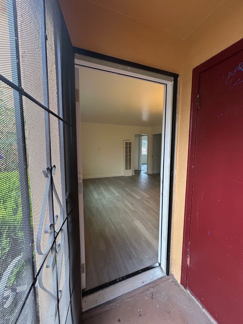 2 Bedroom 1 Bath Apartment 950 sft with utilities (except PGE) – photo 4