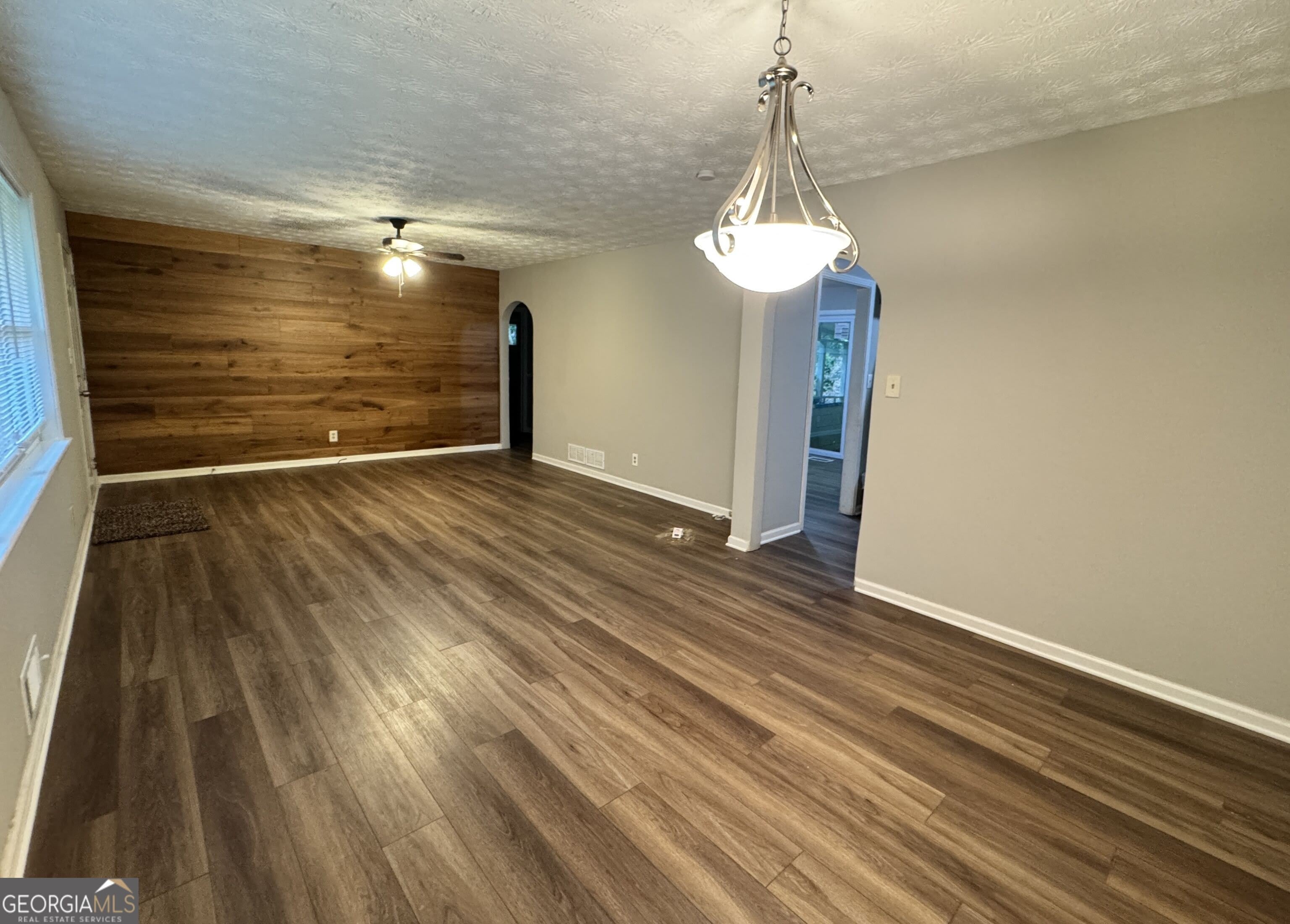452 Windsor Drive SW – photo 2