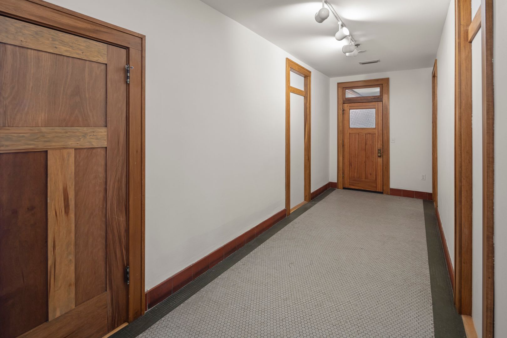 Charming Two-Bedroom Apartment in Downtown Asheville – photo 4