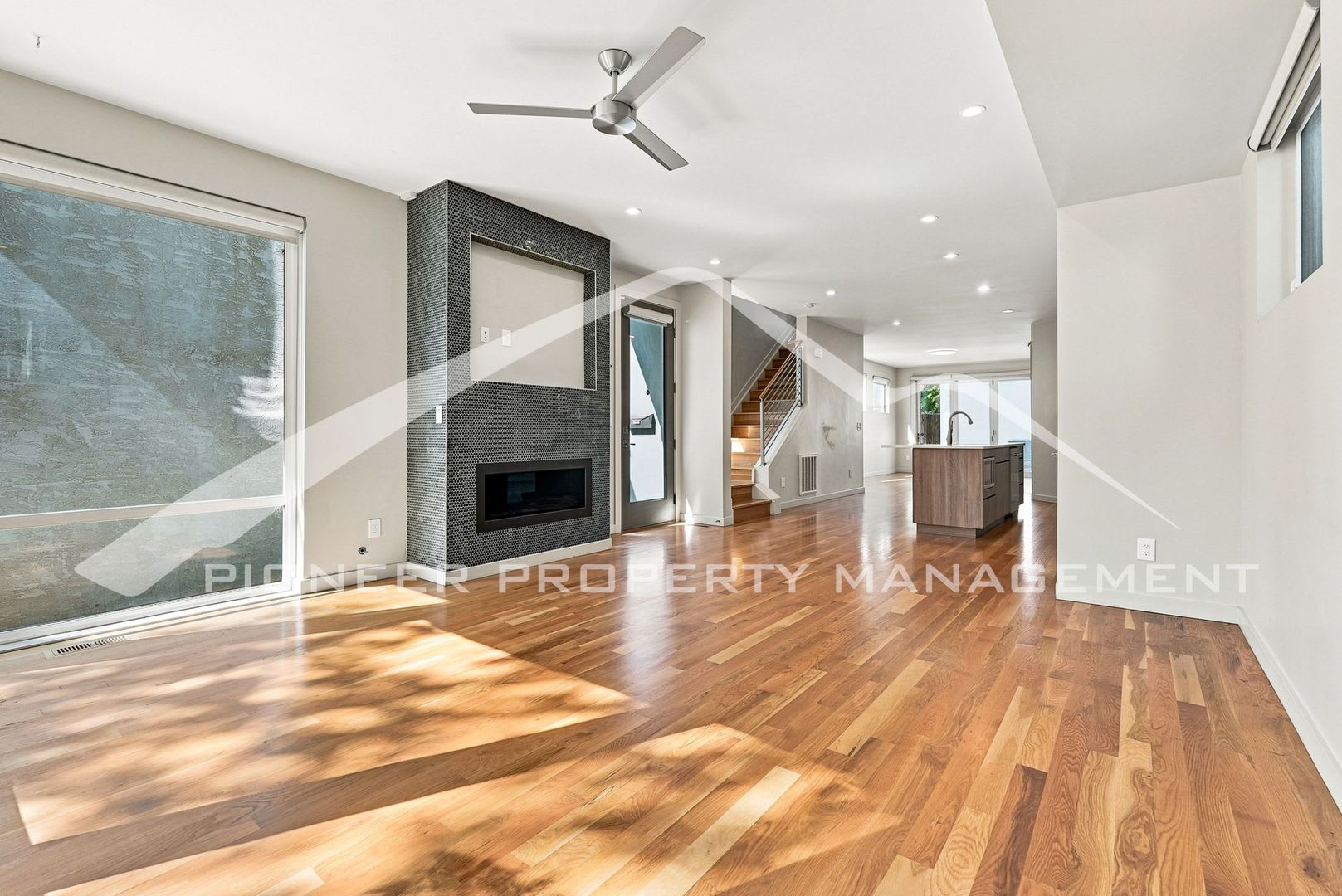Lovely Single Family Home With Central Ac Rooftop Patio And A 2 Car Garage – photo 5