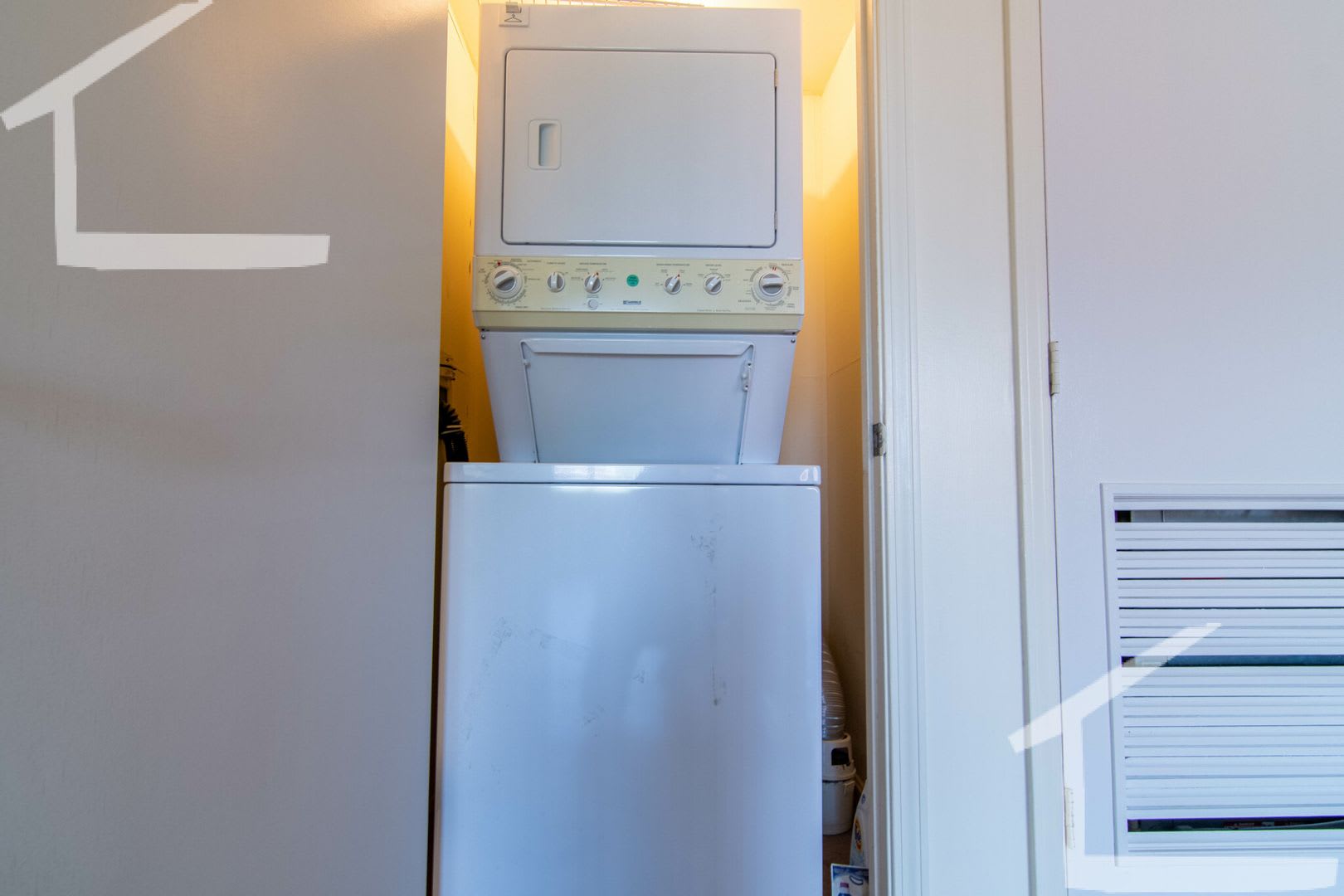 Charming 2 Bedroom-No Broker Fee – photo 2