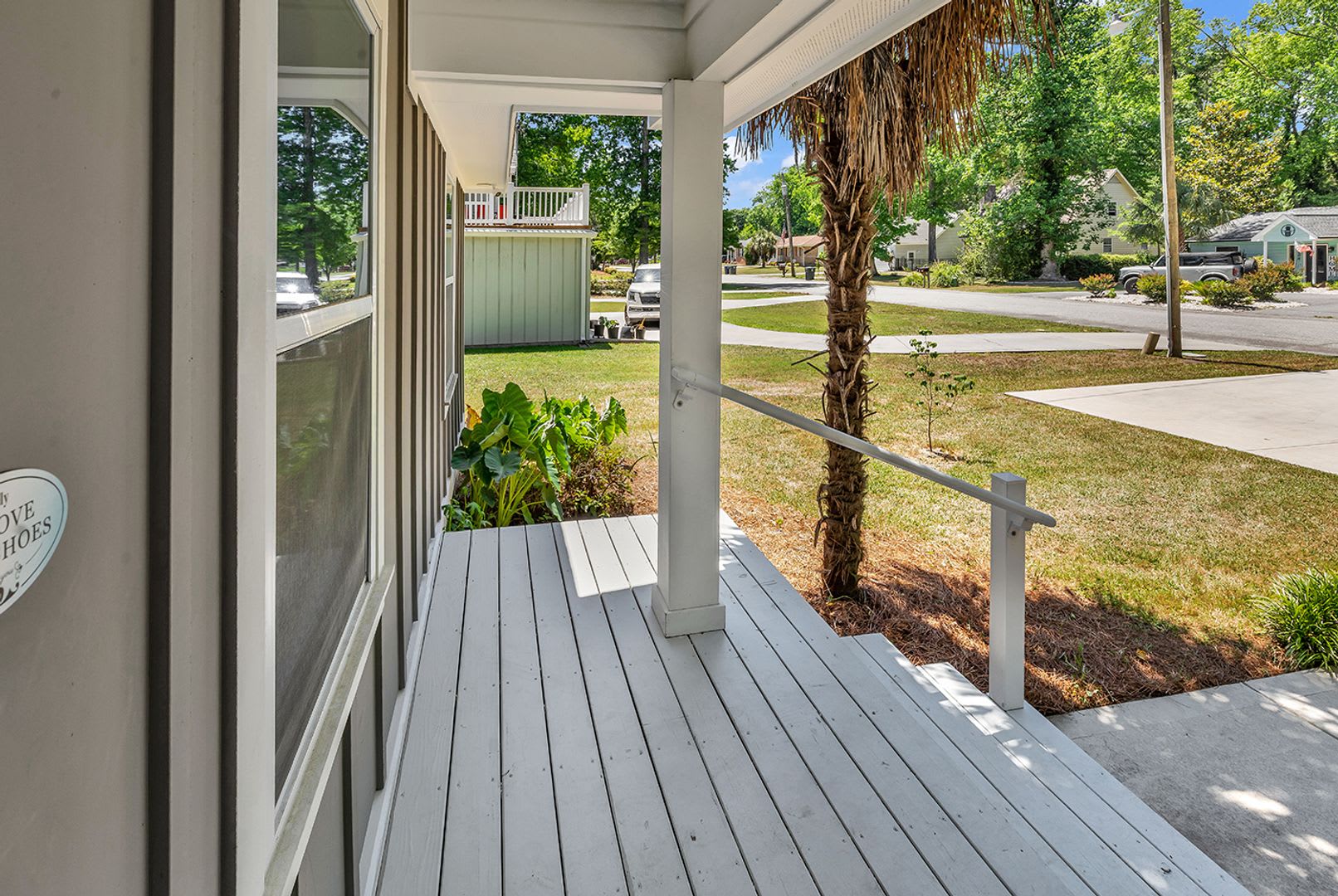 Fully upgraded, Pet-Friendly, Three Bedroom Furnished Home is Now Available in NMB! – photo 3