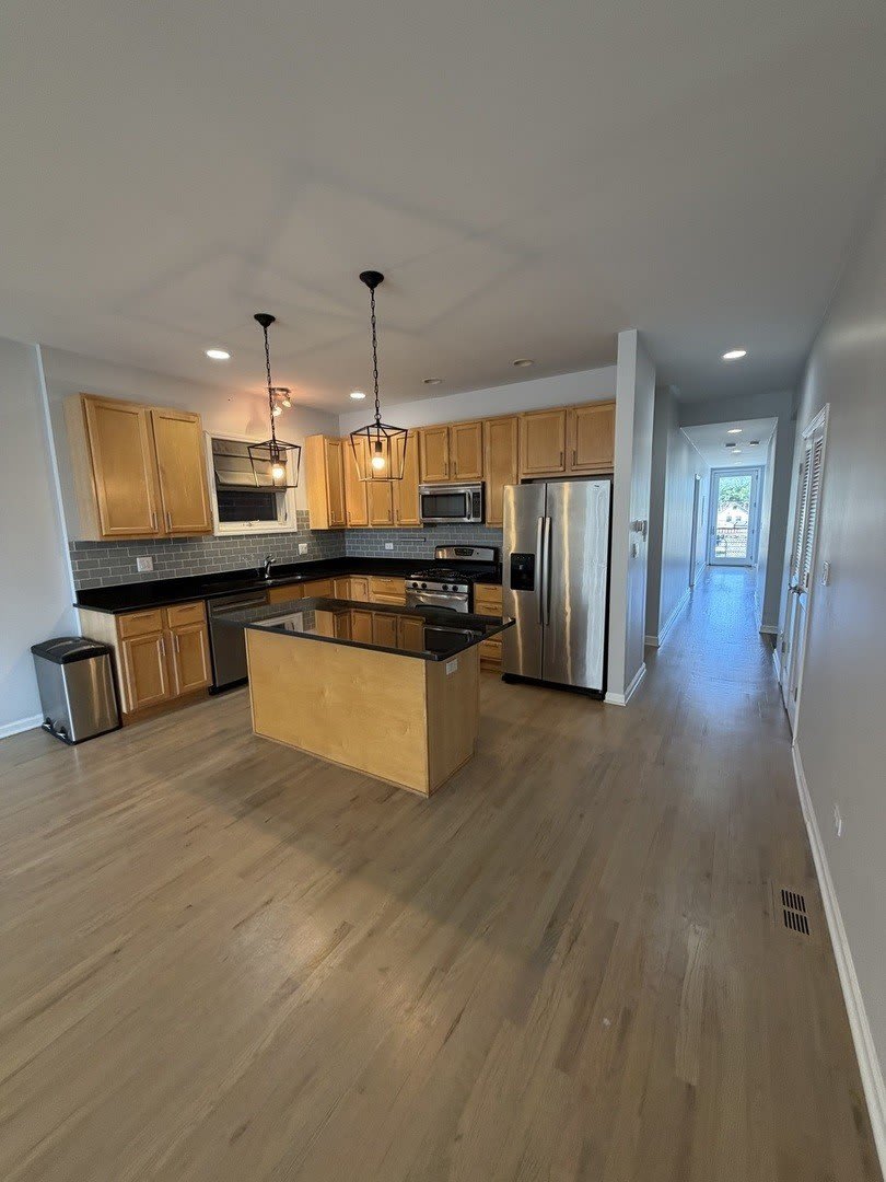 1610 W Grand Avenue – photo 4
