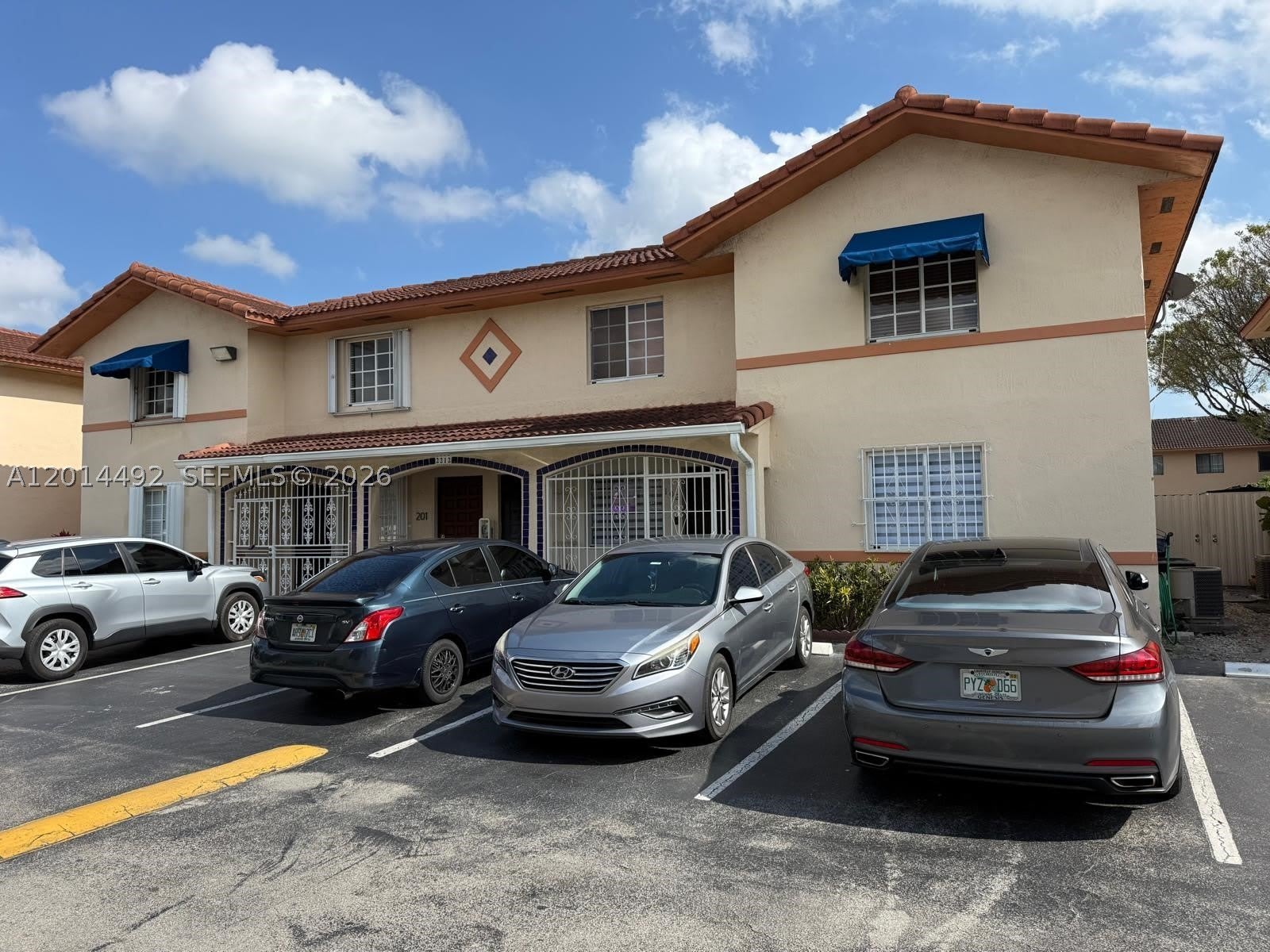 2212 W 74th St – photo 1