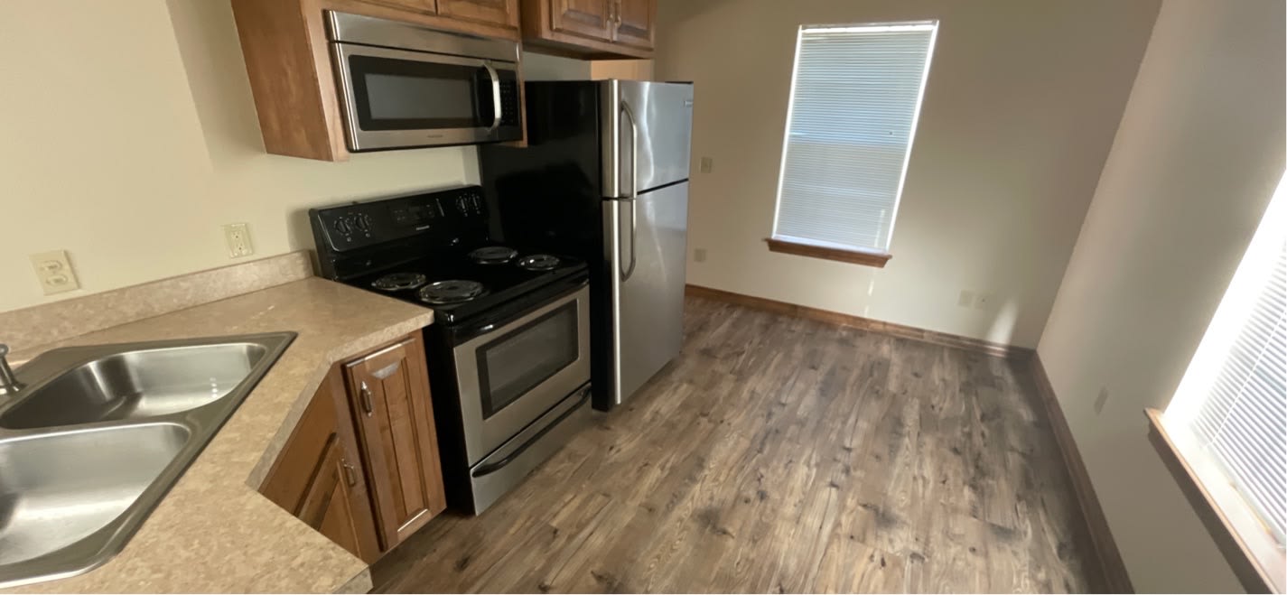 312 W Main St – photo 5