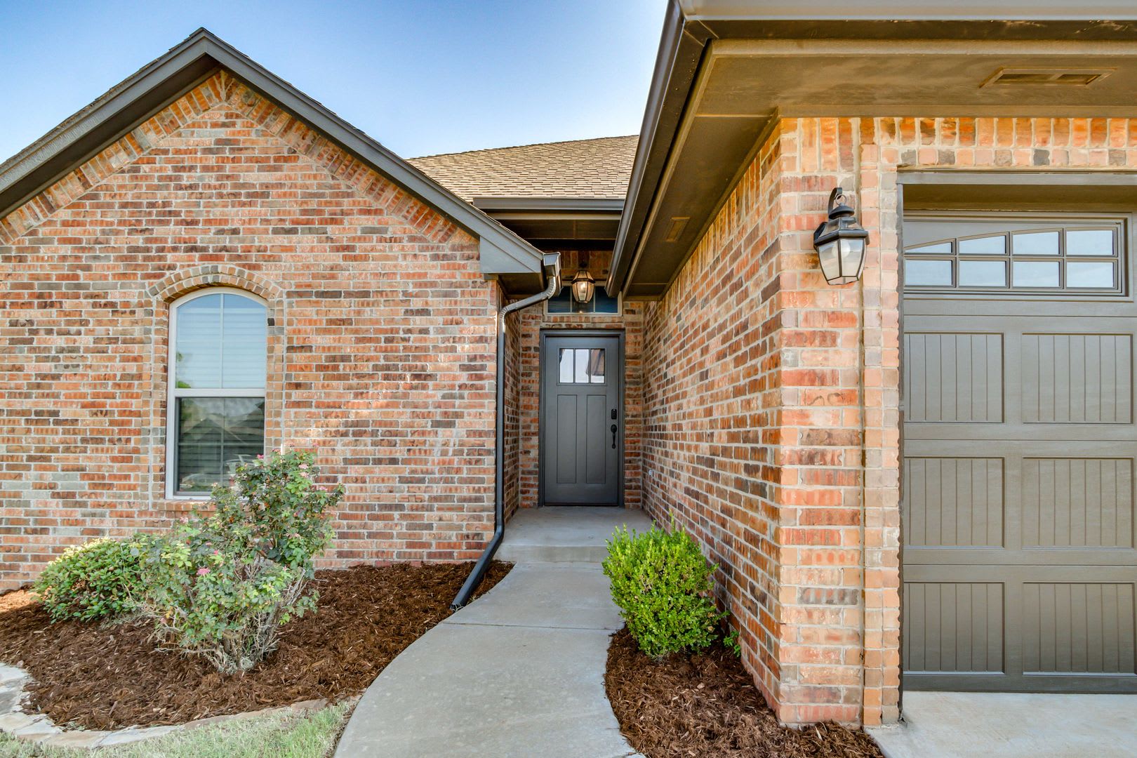 Move In Special 3 Bedroom 2 Bath 3 Car Garage Edmond – photo 3