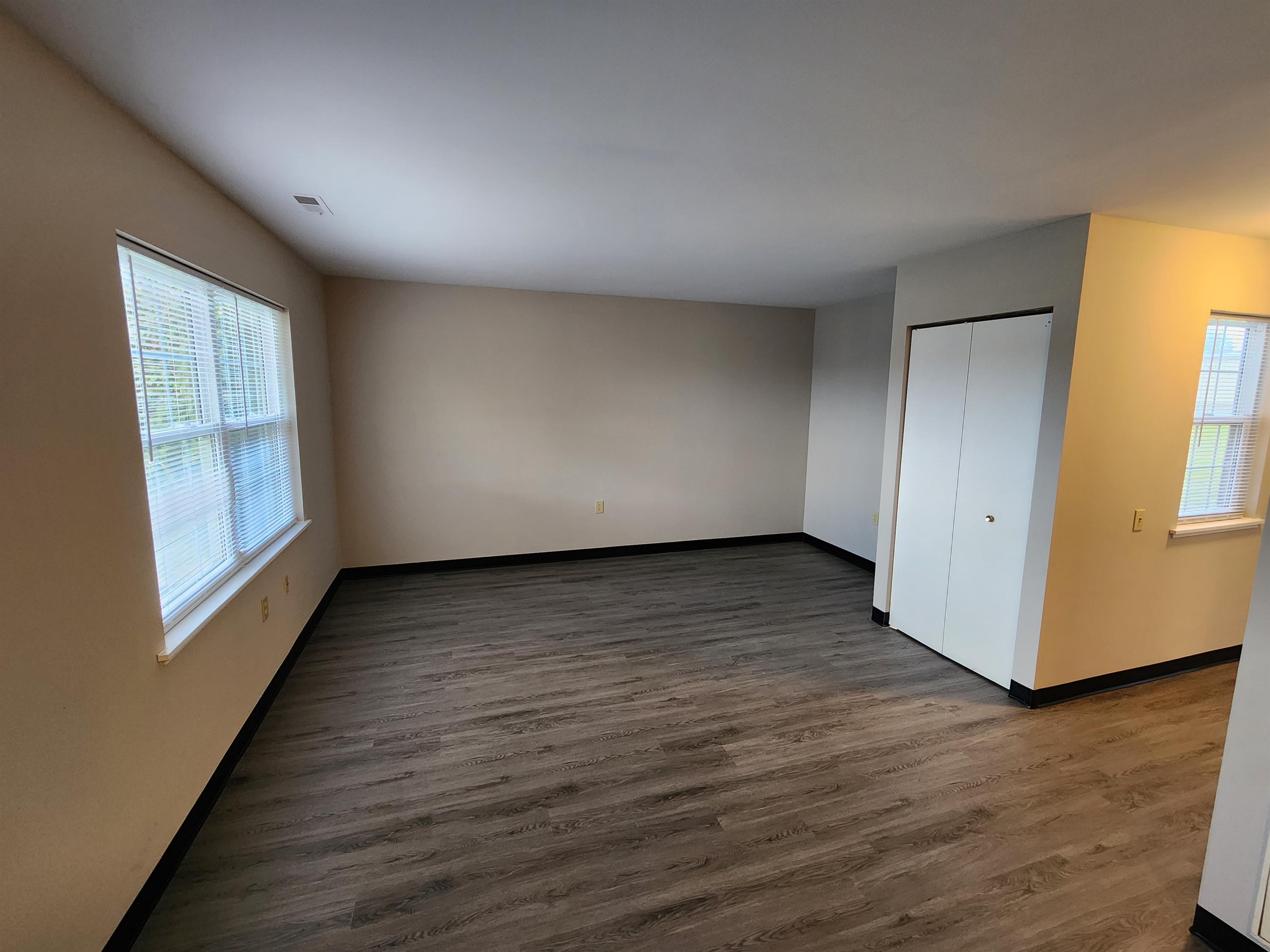 206 Nicholas Dr – photo 2