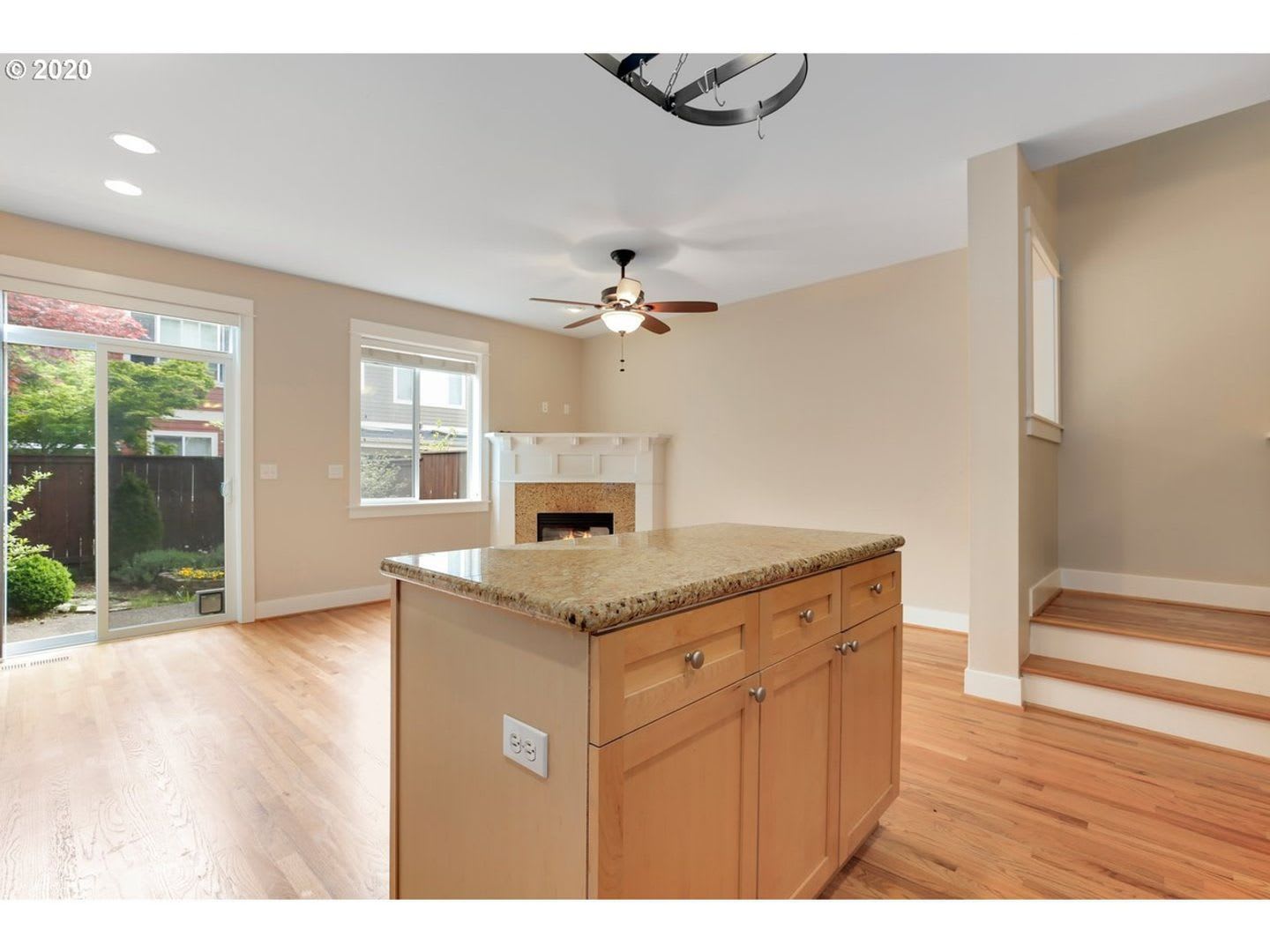 1/2 Month Free! Bright Bull Mountain Townhome – photo 3
