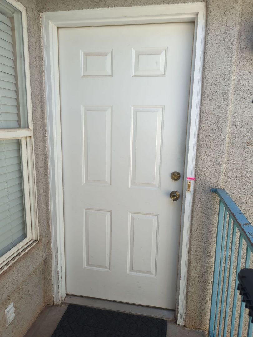 Conveniently Located 3 Bedroom 2 Bathroom Unit! – photo 4