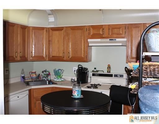 388 Lancaster Court – photo 3