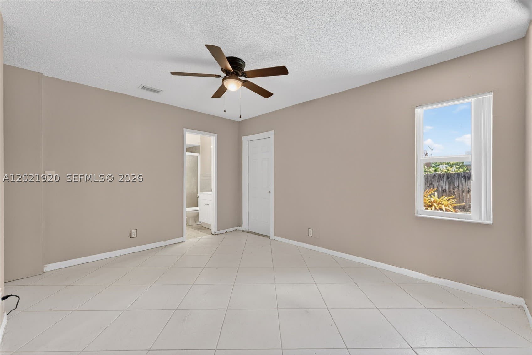 11135 NW 25th Ct – photo 4