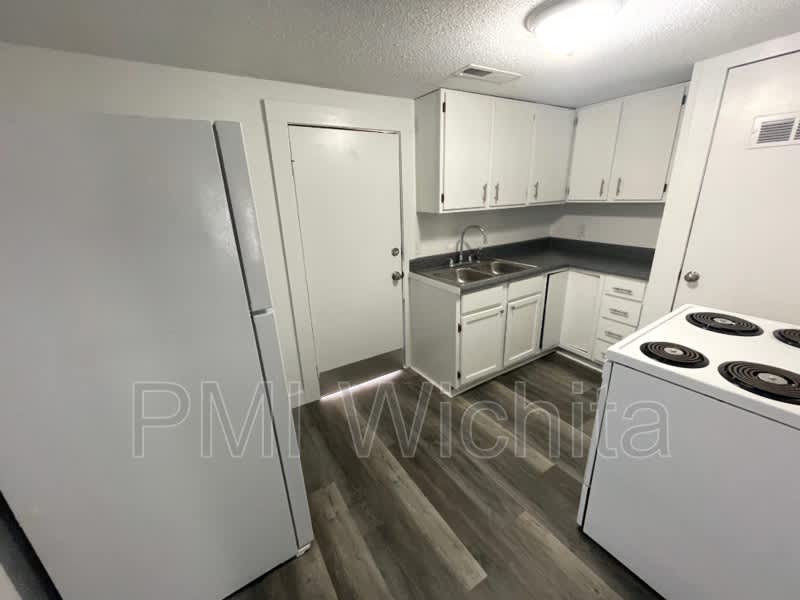 208 N Ash St – photo 2